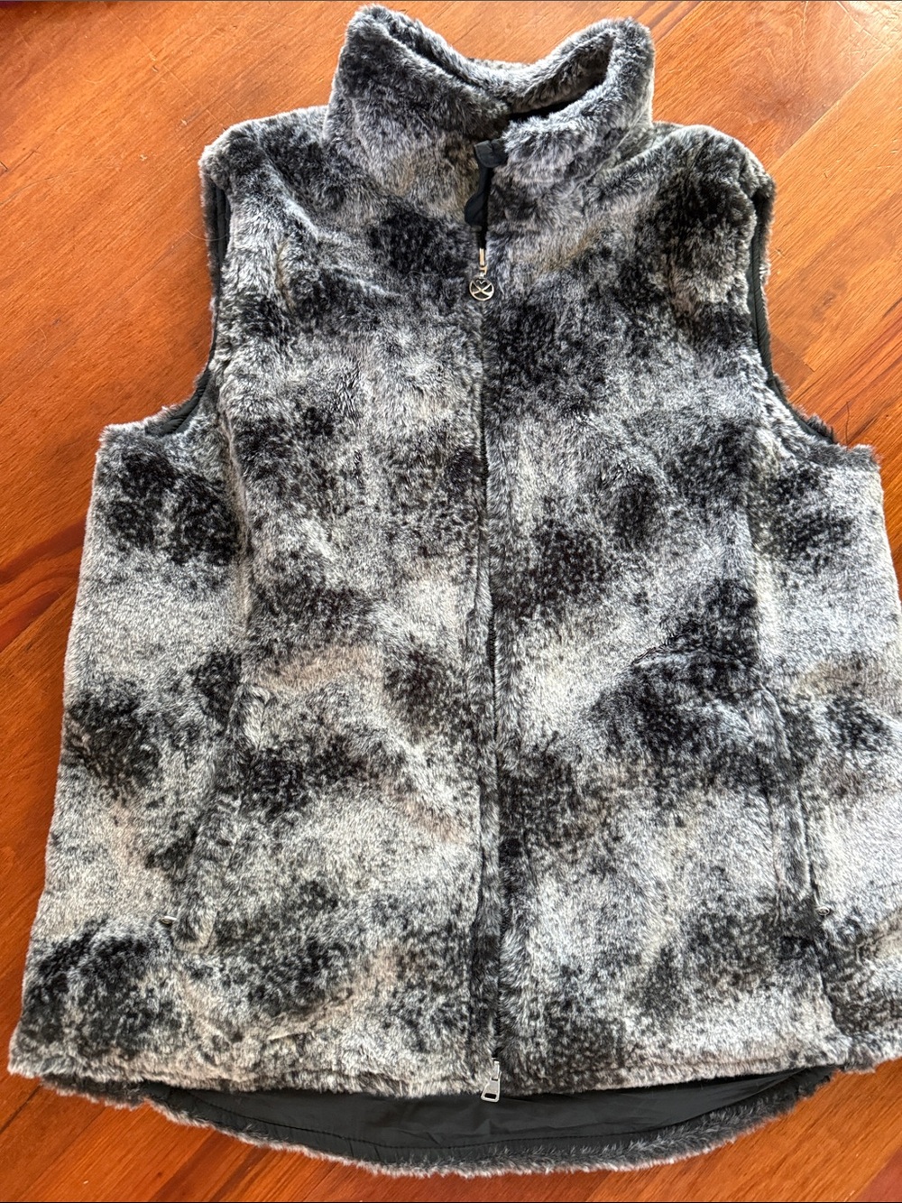 Daily Sports Women’s Gray Faux Fur Zip Vest